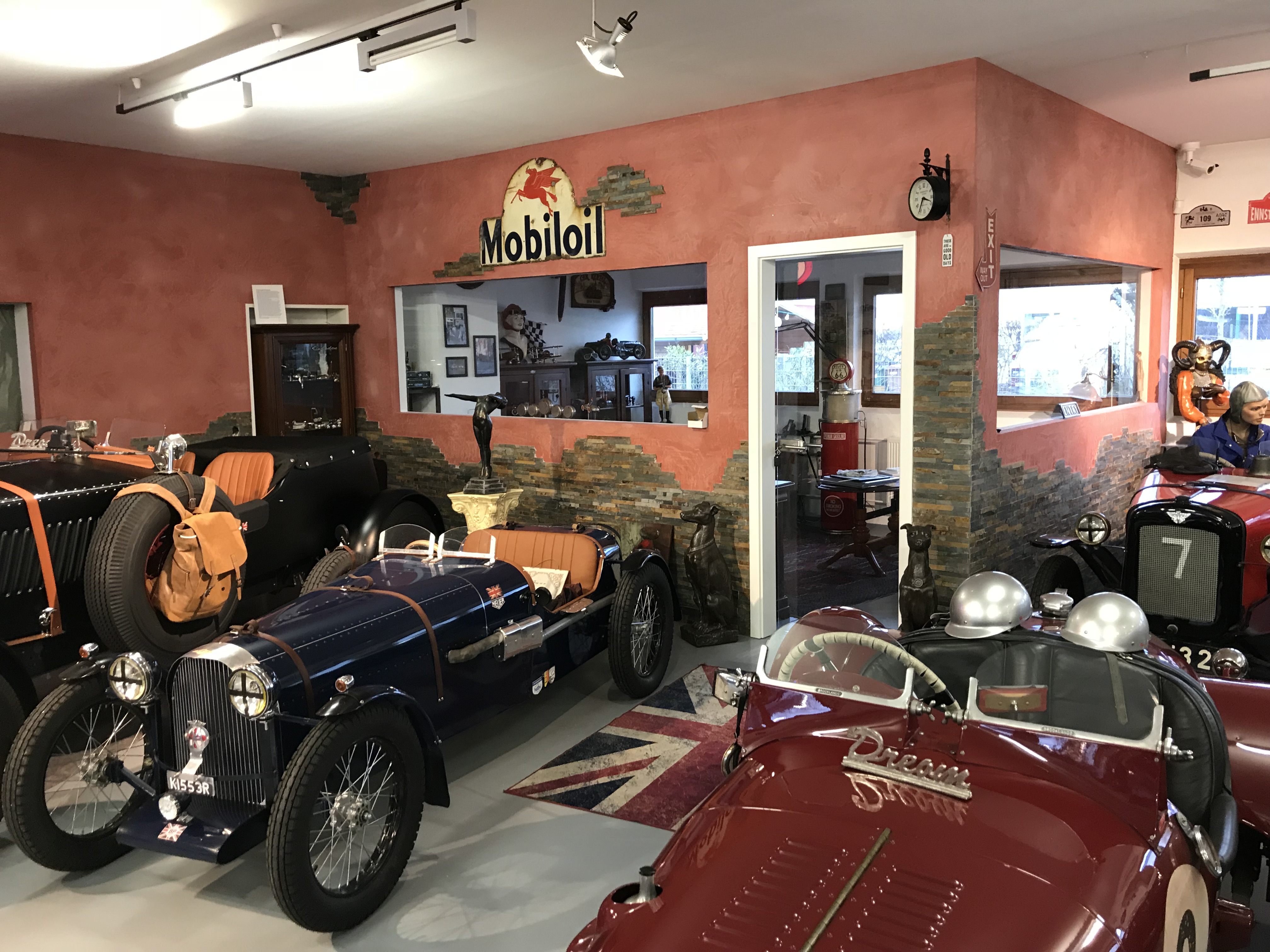 BETRIEBS-AUFLÖSUNG MACHEN SIE UNS EIN ANGEBOT ÜBER IHR TRAUMFAHRZEUG!